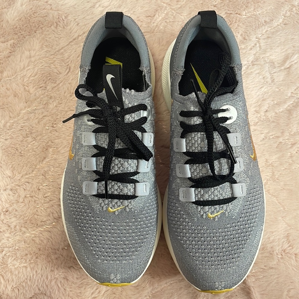 Women’s React Escape Run Flyknit 'Cool Grey Metallic Gold Coin'